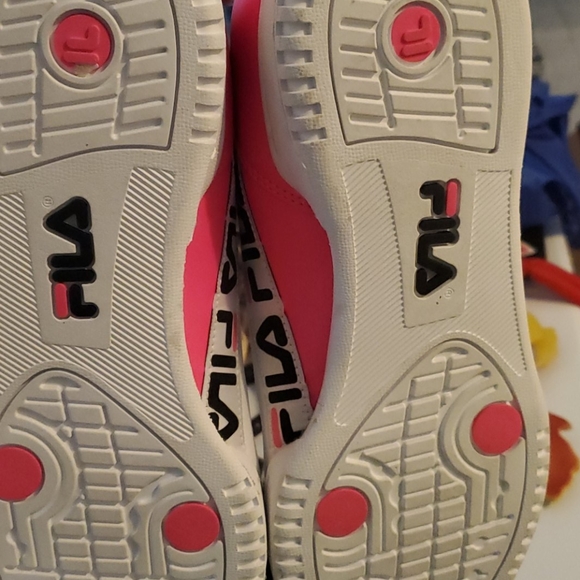 NWOT Ladies Fila tennis shoes size 11 - Picture 4 of 4